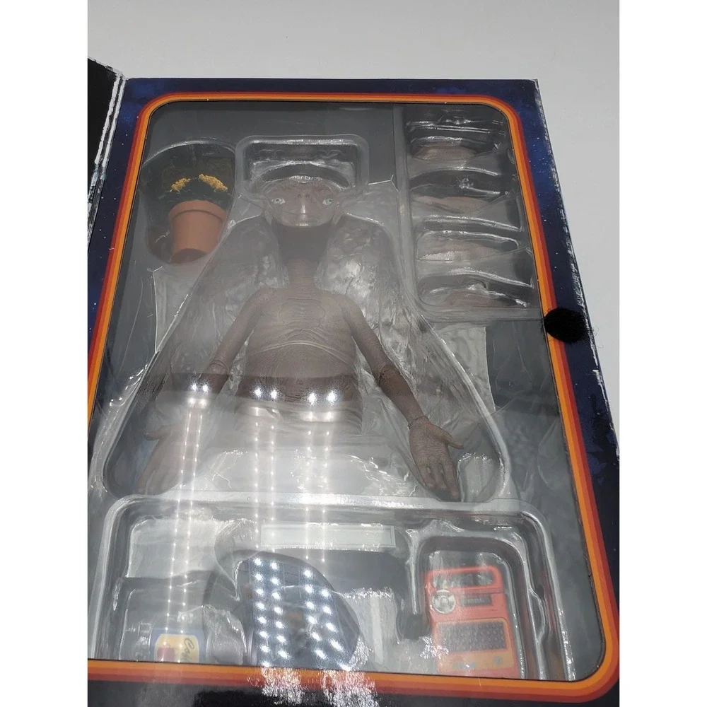 NECA‎ ultimate E.T. deluxe 40th anniversary light up LED chest